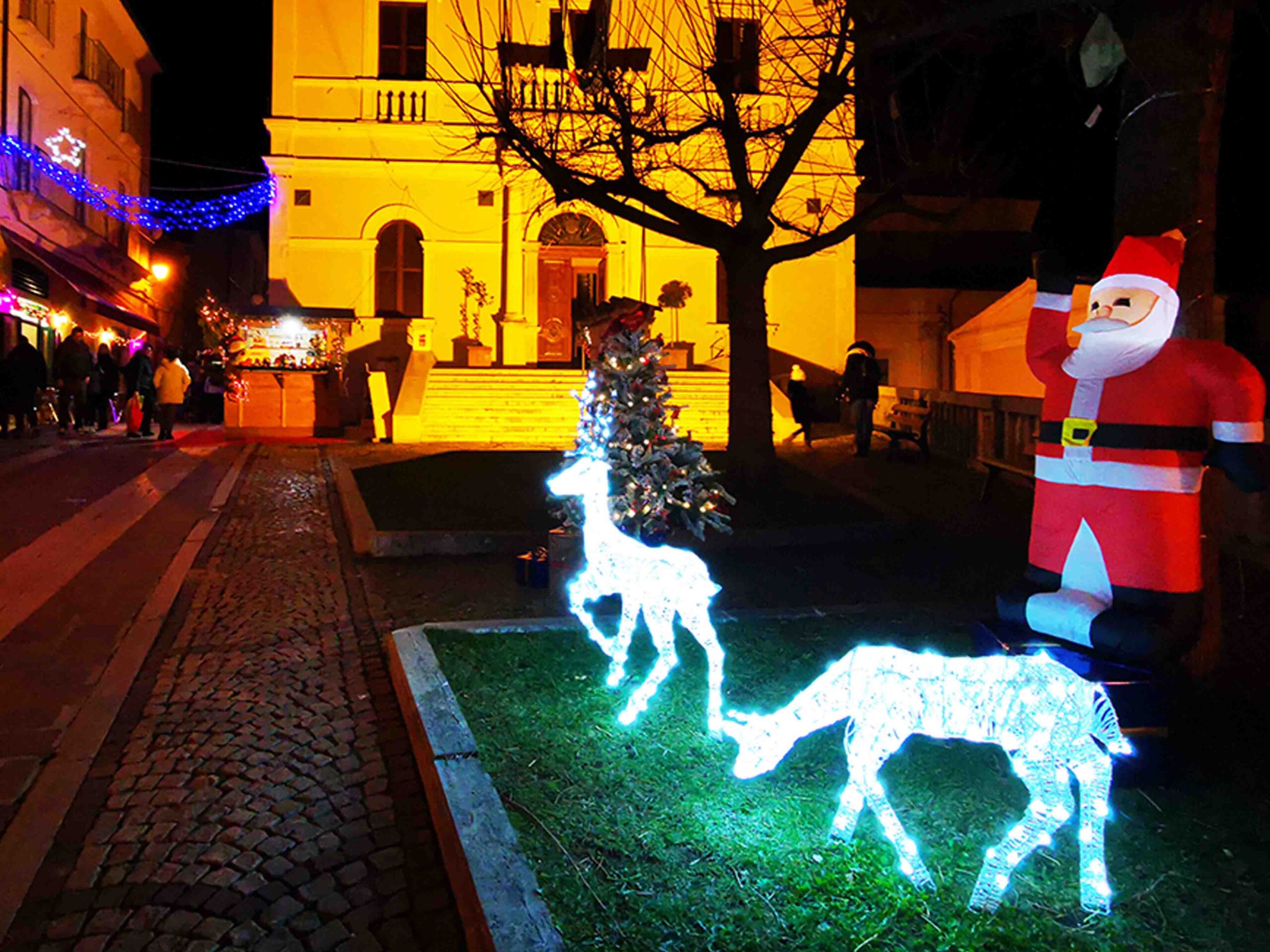 la casa di babbo natale con i mercatini in abruzzo